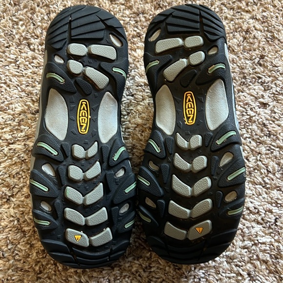 Keen hiking shoes - Picture 4 of 7